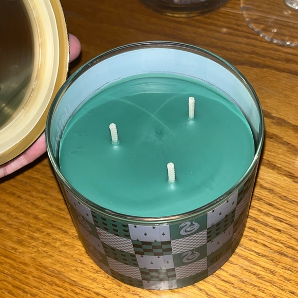 Goose Creek Harry Potter Slytherin Candle NEW! - Picture 3 of 6